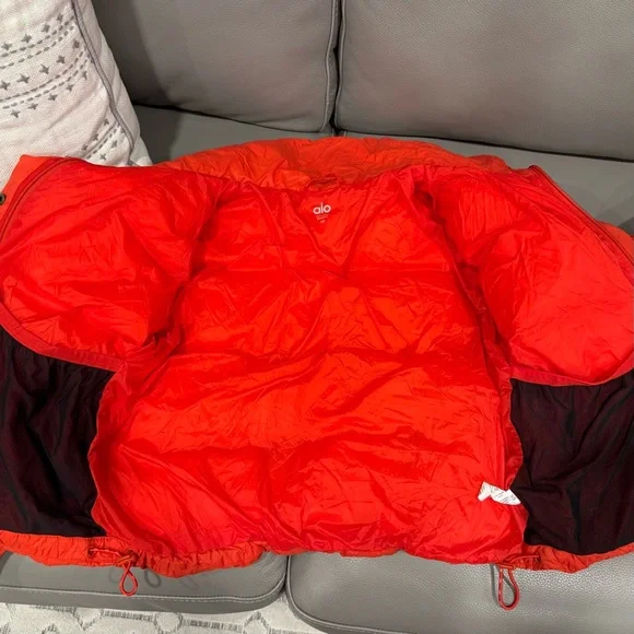 ALO Yoga Gold Rush Puffer Coat size XS Cropped Jacket in Orange Red - Picture 7 of 8